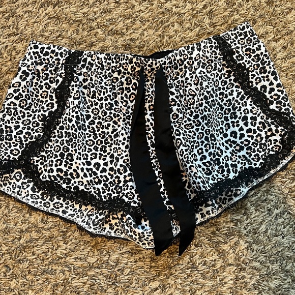 Victoria's Secret Other - women's victoria secret size XS cheetah leopard print lace trim sleep shorts